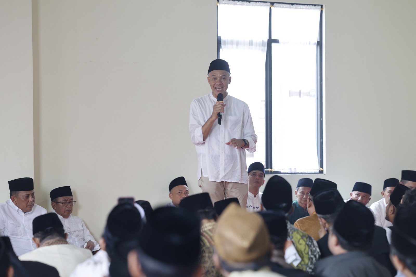 Ganjar Pranowo di Ponpes Al Muhajirin Purwakarta, Jumat (17/11/2023)