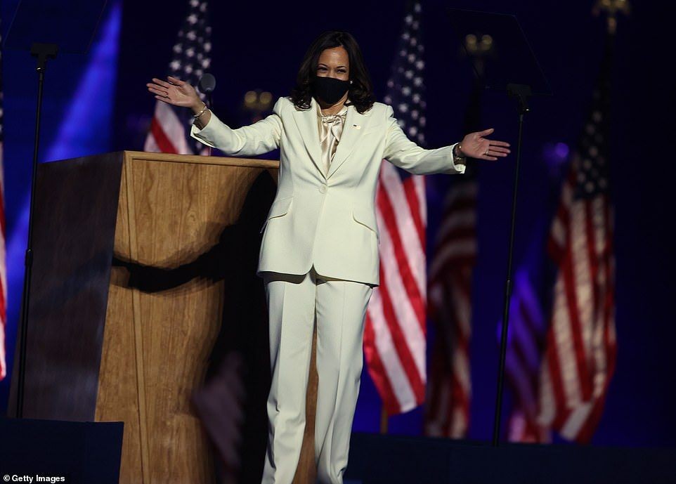 Inspirasi Busana Kantor Kamala Harris