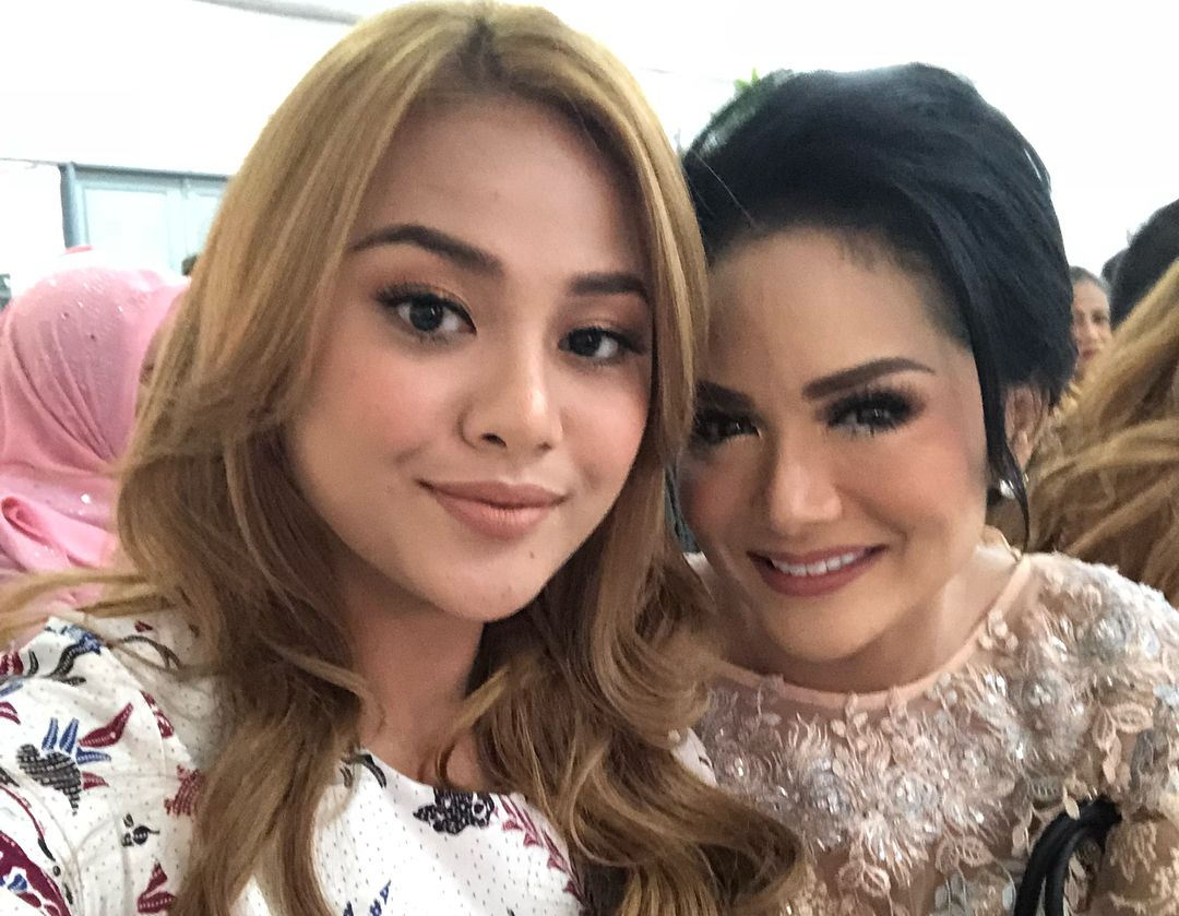 Foto Aurel dengan Krisdayanti