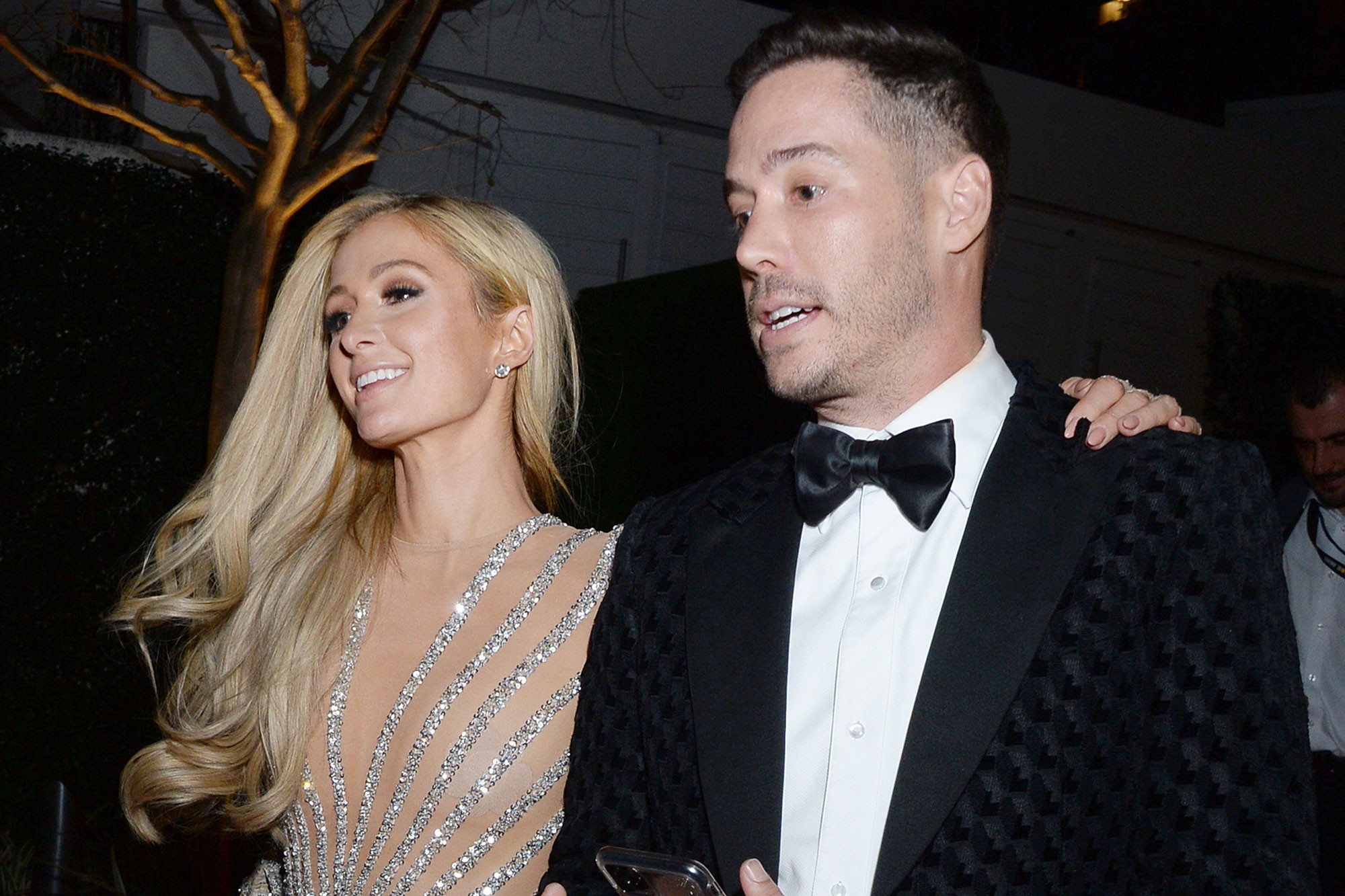 Foto Paris Hilton Bersama Carter Reum