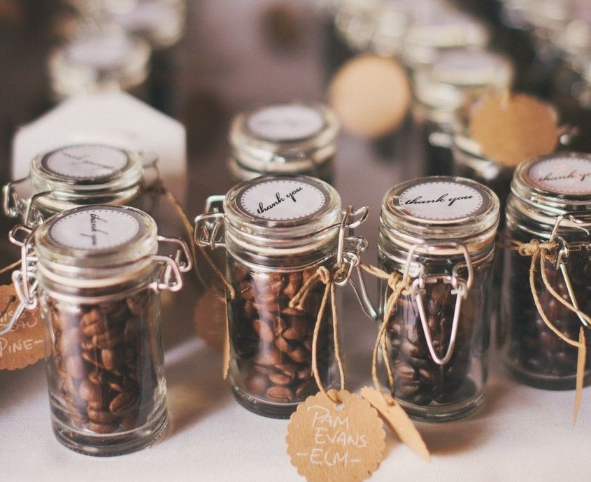 Ilustrasi Souvenir Kopi di Dalam Jar Tabung