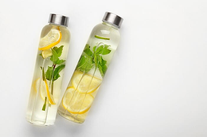 Infused water lemon