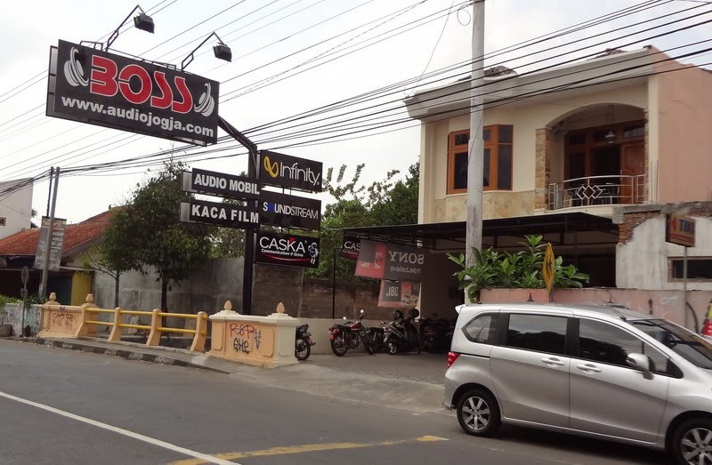 Ilustrasi Boss Audio Jogja