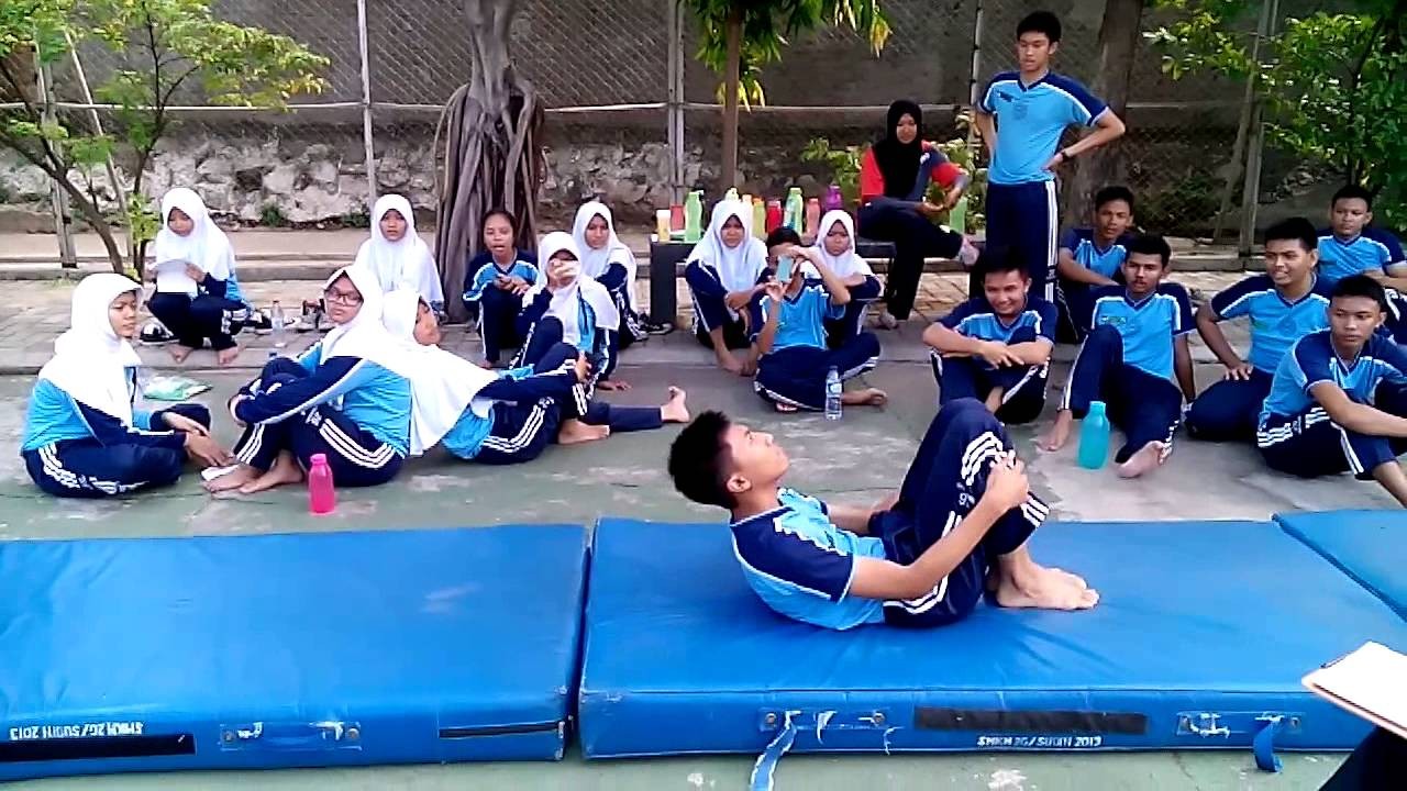 Senam lantai sebagai pelajaran sekolah