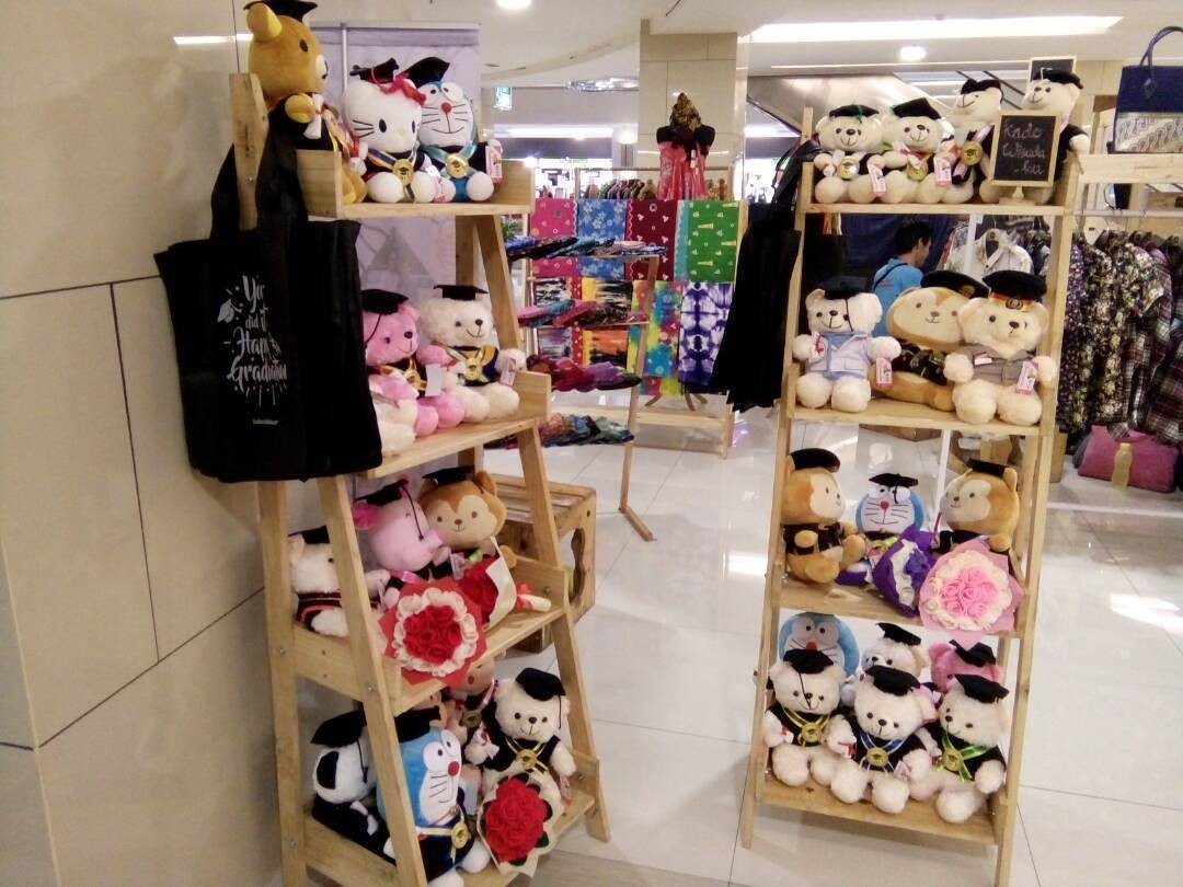 Toko kado wisuda