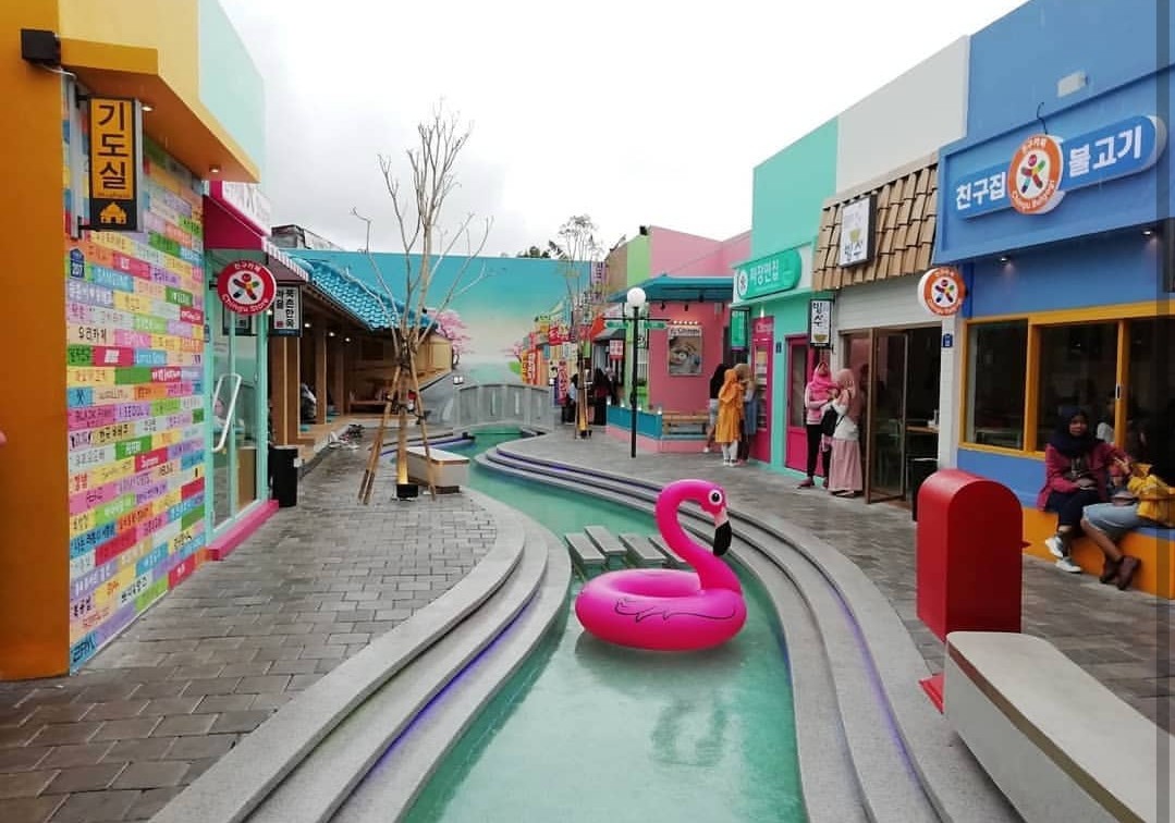 Replika Sungai Cheonggyecheon di Chingu Cafe Jogja 