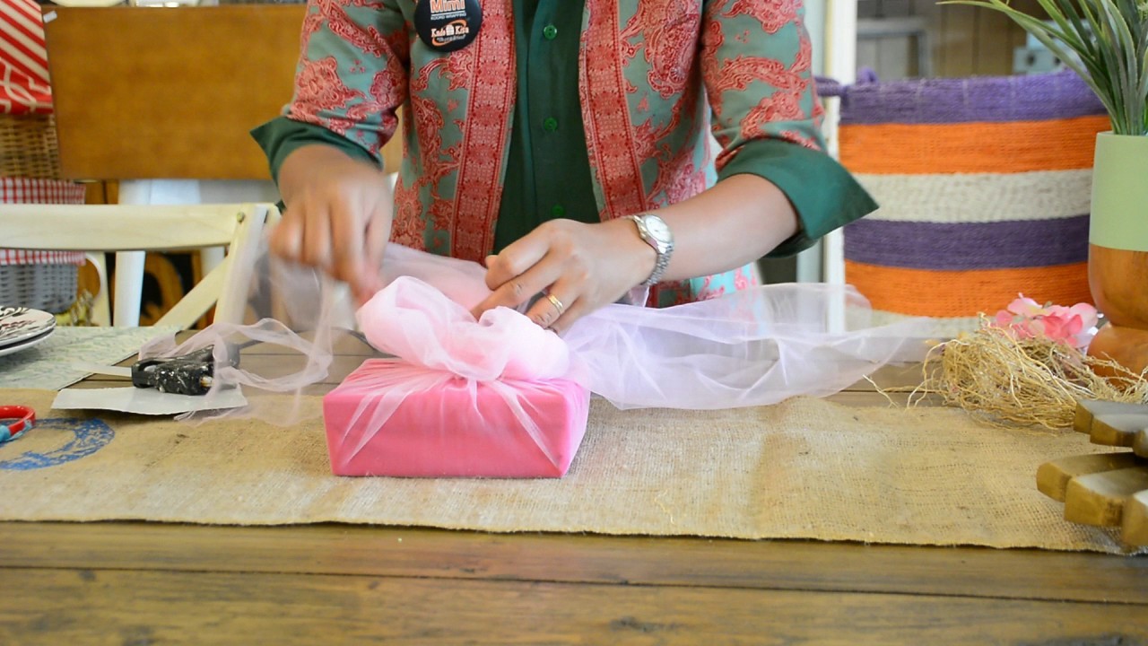 Proses Packaging Kado Kita