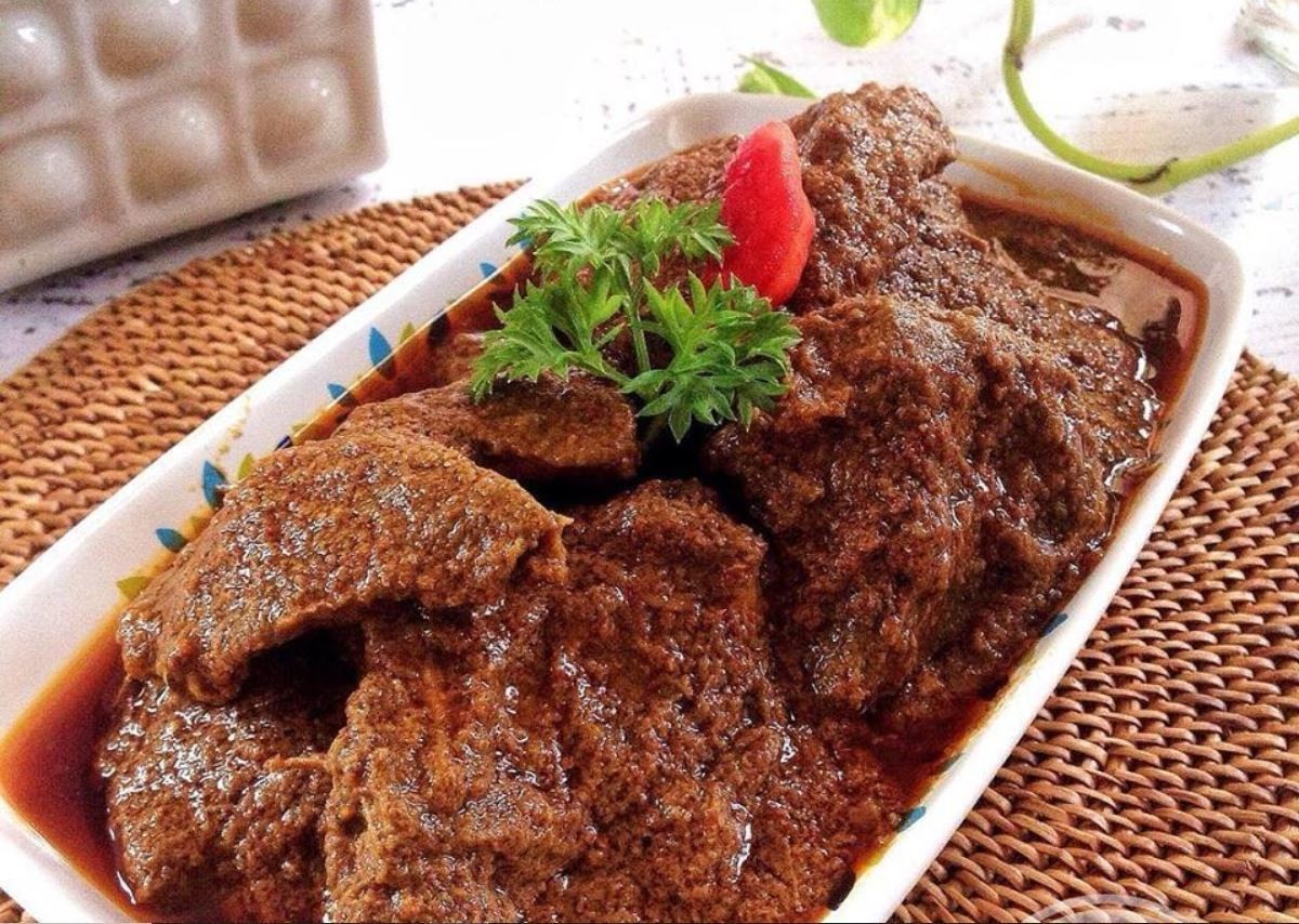 Rendang kuliner khas Indonesia 